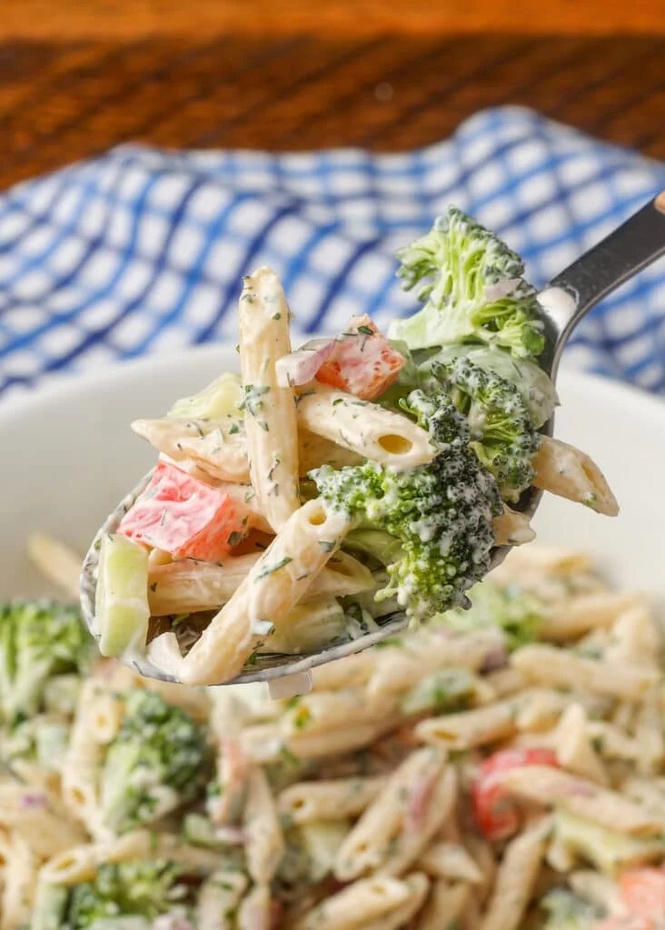 Ensalada de pasta ranchera: descalzos en la cocina