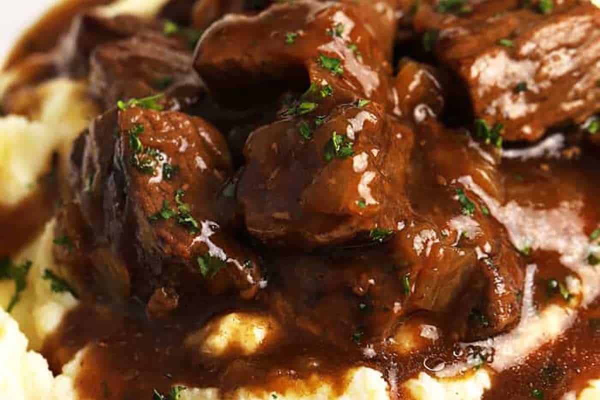Puntas de carne y salsa